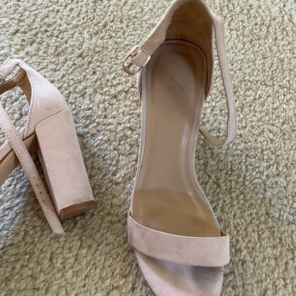 Pink Heels - Picture 2 of 3